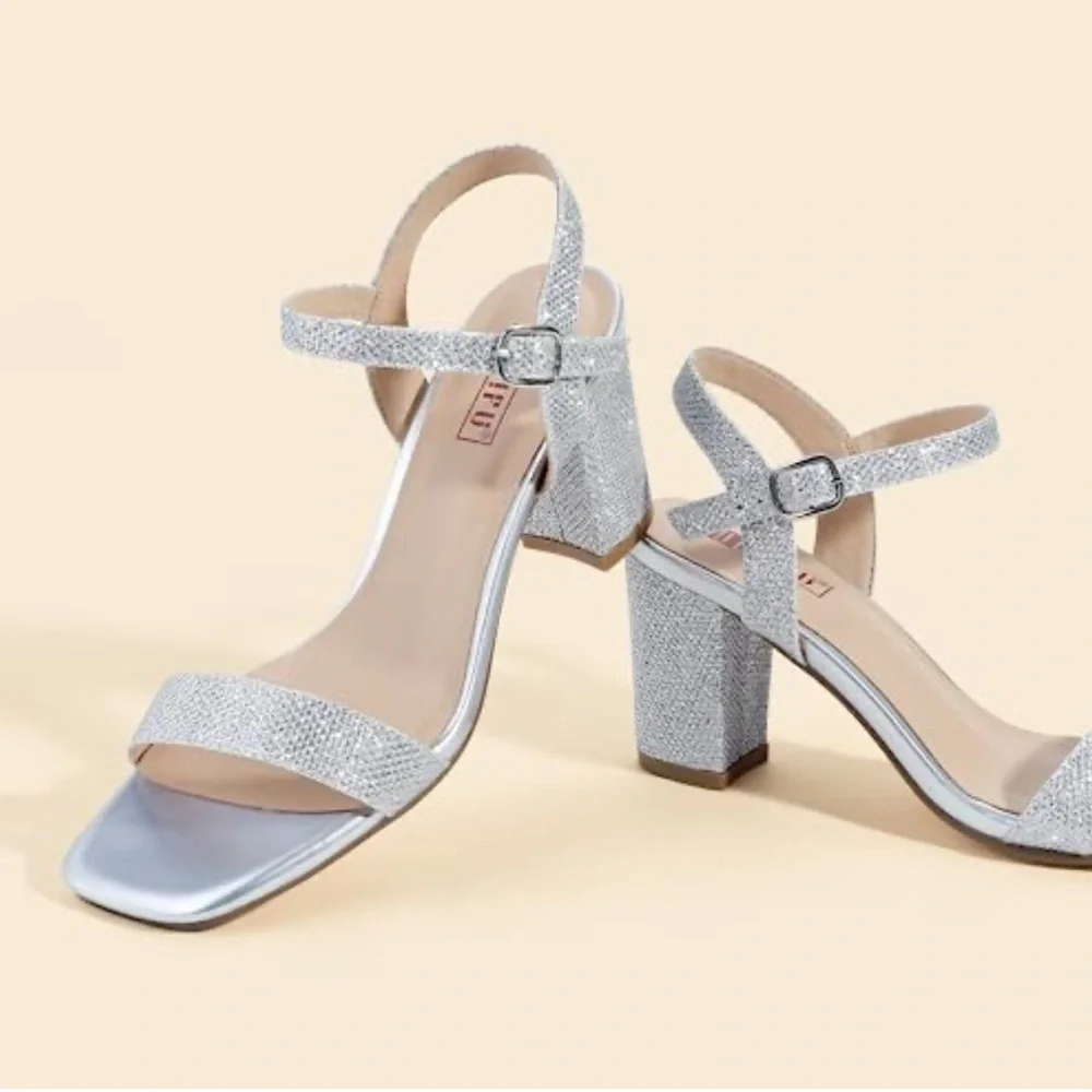 IDIFU Shimmering Silver Heels